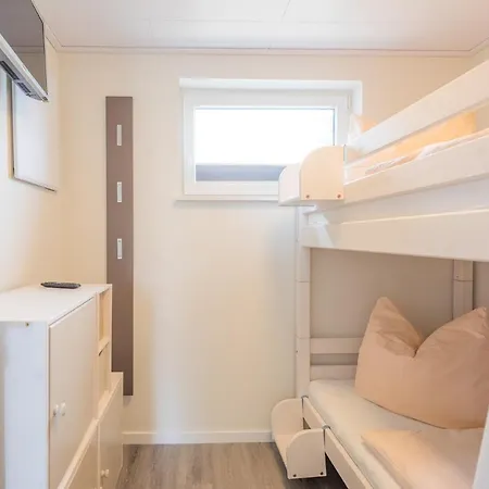Neuwarft, 2 Apartment *